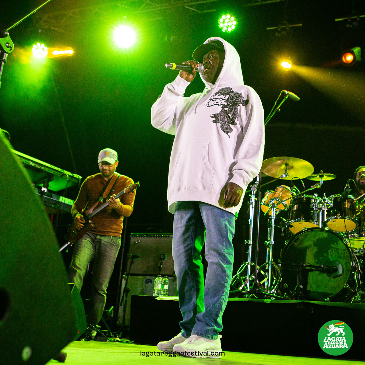 lagatareggae's tweet photo. ¡Así lo hemos pasado en Lagata Reggae Azuara 2023!
Con Barrington Levy culminamos la celebración de la 20ª edición del festival! @barringtonlevy411
#lagatareggae #Azuara #Zaragoza #Aragon #lagatavajunto #reggaevibes #reggae  #rural #slowfestival #barringtonlevy #dancehall https://t.co/KPYdEC2OBN