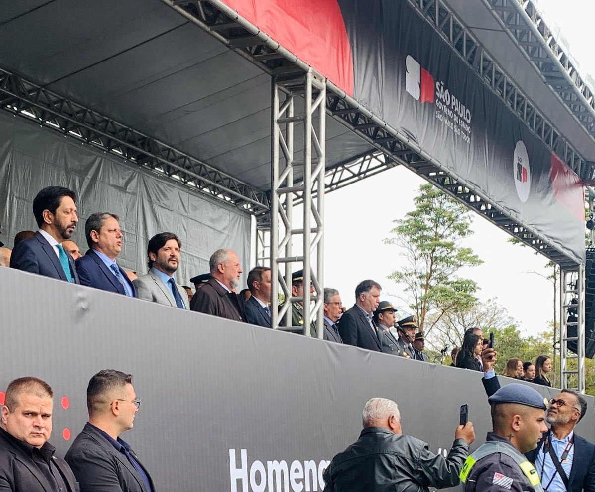 marcoscostaadv's tweet photo. Com o Governador @tarcisiogdf , de @DerriteSP, @gilbertokassab Fabio Prieto, de @_andredoprado, Prefeito Ricardo Nunes, do @capitaotelhada, @coroneltelhada participando da solenidade em homenagem aos heróis da Revolução Constitucionalista de 32.
#9dejulho #mmdc #revolucaode32 https://t.co/A6OAsJCa0d