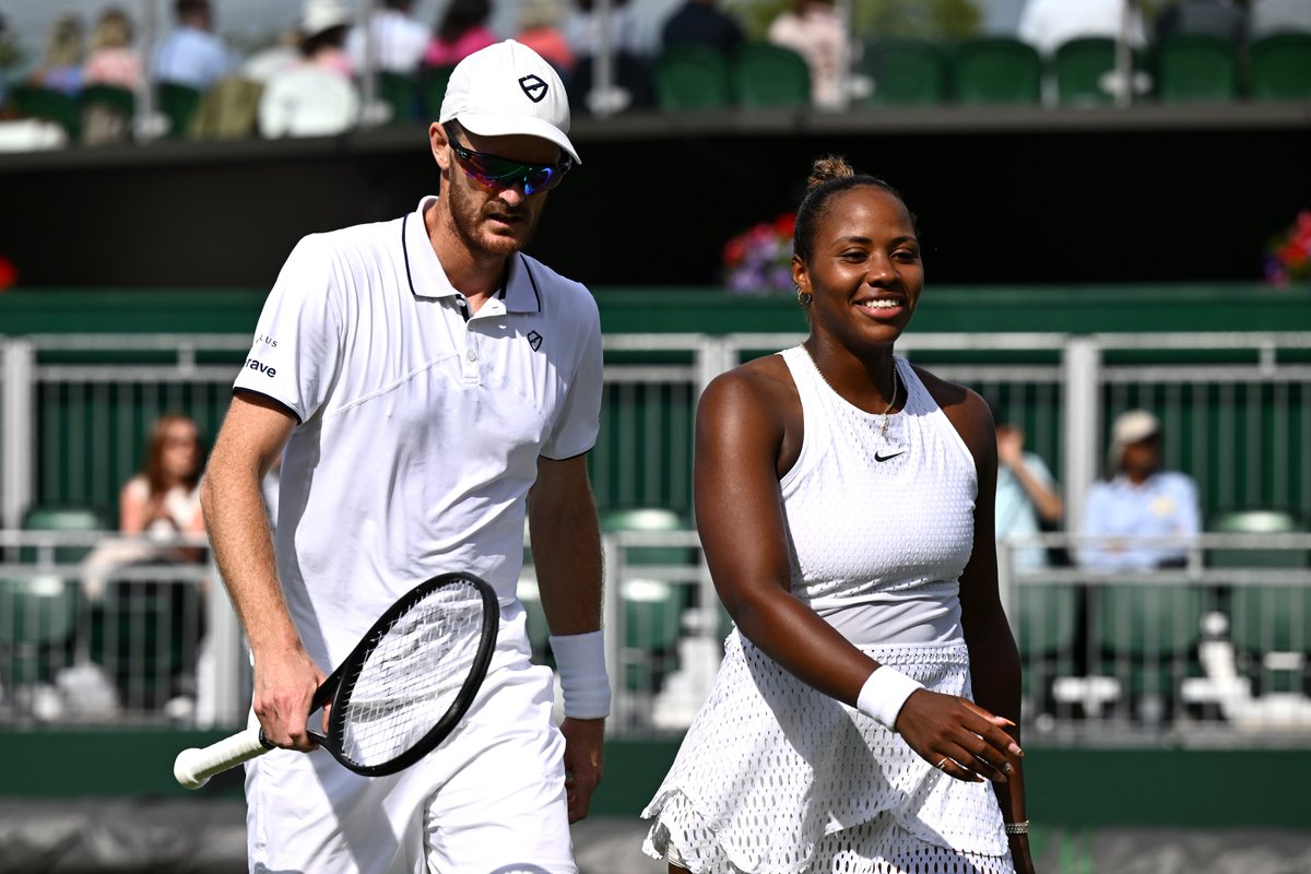 smiles after surviving 𝘵𝘸𝘰 tiebreak sets 😅 @jamie_murray and @TaylorTownsend take out the No.3 seeds in mixed doubles Zielinski/Melichar-Martinez, 7-6(2), 7-6(13)! #Wimbledon