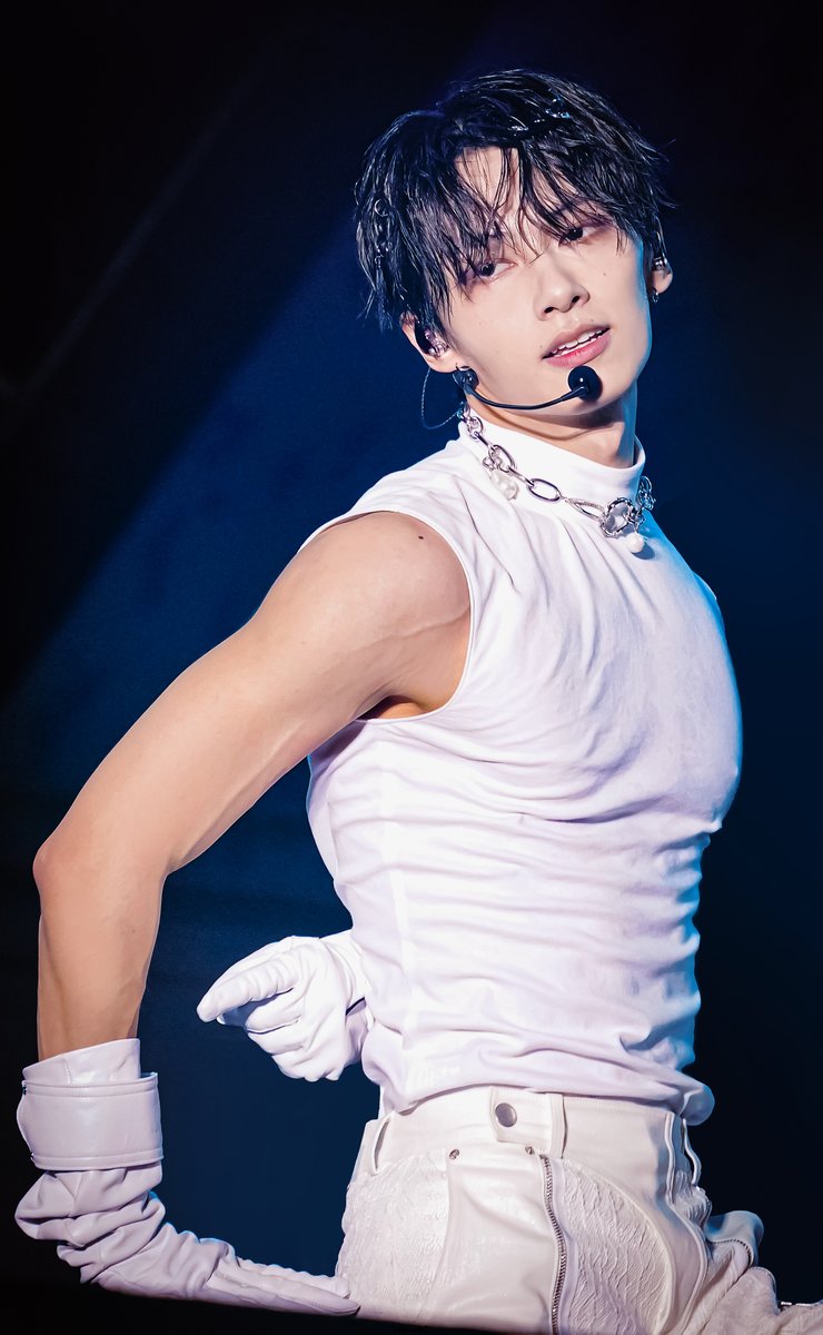 6_capsule_9's tweet photo. 230709 TMEA 
#문준휘 #JUN #文俊辉 #준 https://t.co/3FpeSujbnJ