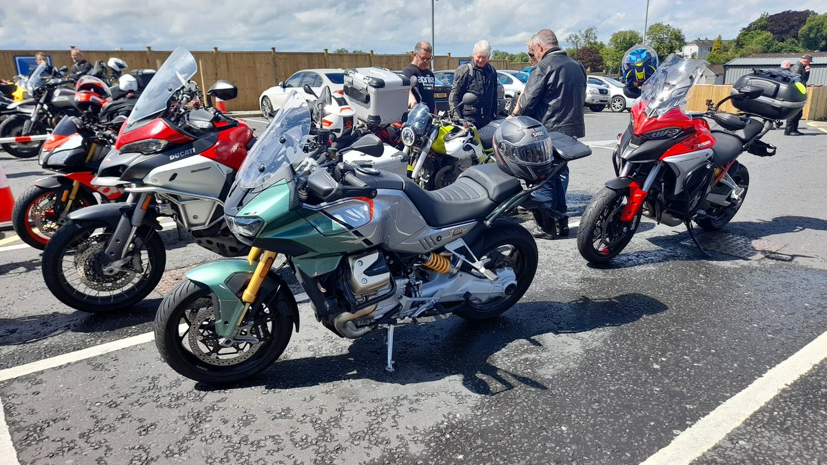 BulldogBDX's tweet photo. Well we had rain and shine for the first all Ireland Italian motorcycle meet in #CountyFermanagh today but the big news was for a change the #NIGuzzis #ROIGuzzis totally outnumbered all the other marques 😁😁😁 https://t.co/Li25hC9hTr