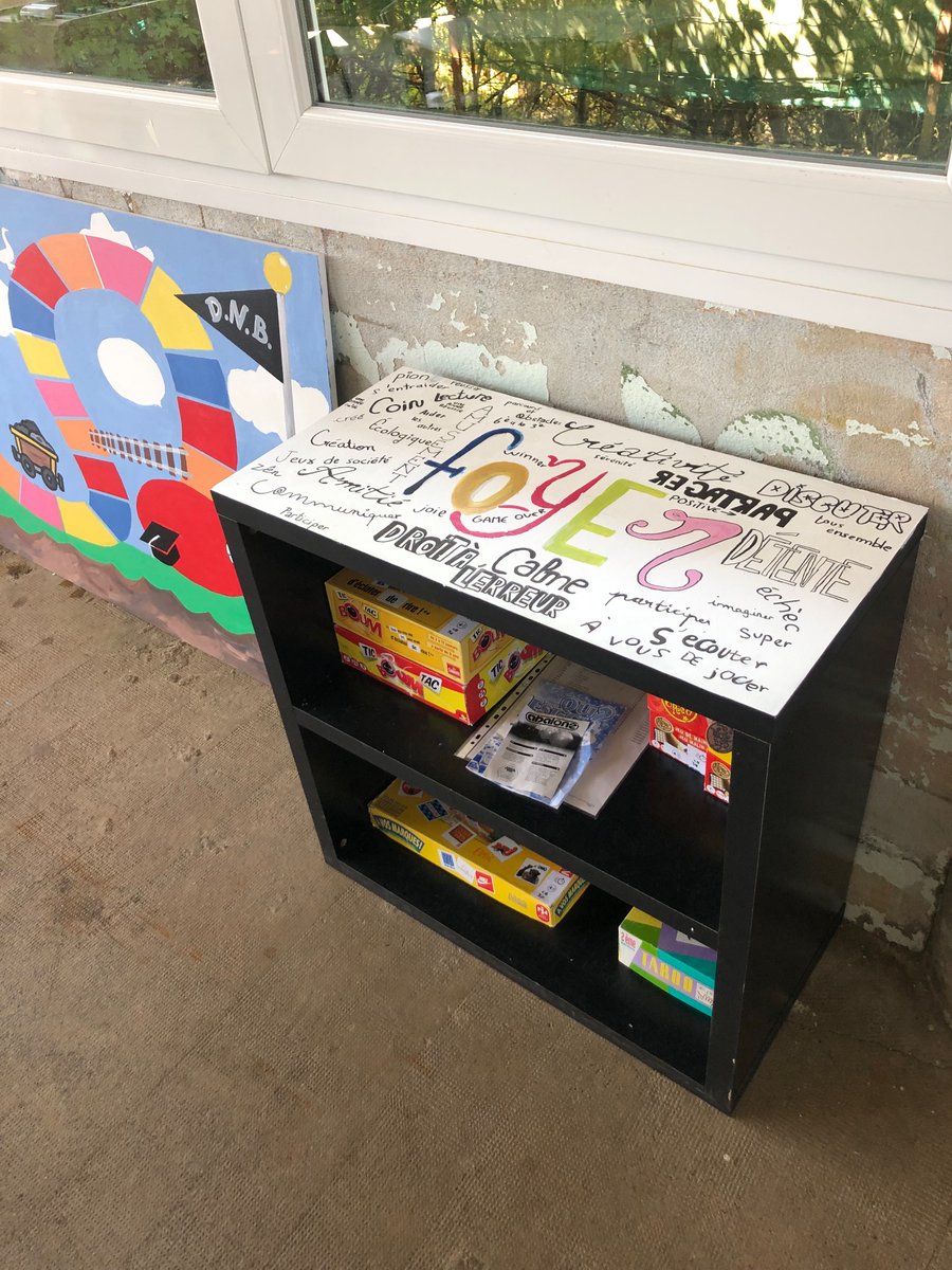 ClgCpe's tweet photo. Après une semaine d’atelier rénovation foyer, les élèves ont enfin leurs différents espaces lecture, jeux, détente, expo et recyclage au foyer @clgBouligny  

Merci à tous les élèves et adultes qui ont participé et aidé à l’aménagement jeudi soir et vendredi toute la journée ! https://t.co/4raFxyaFyE
