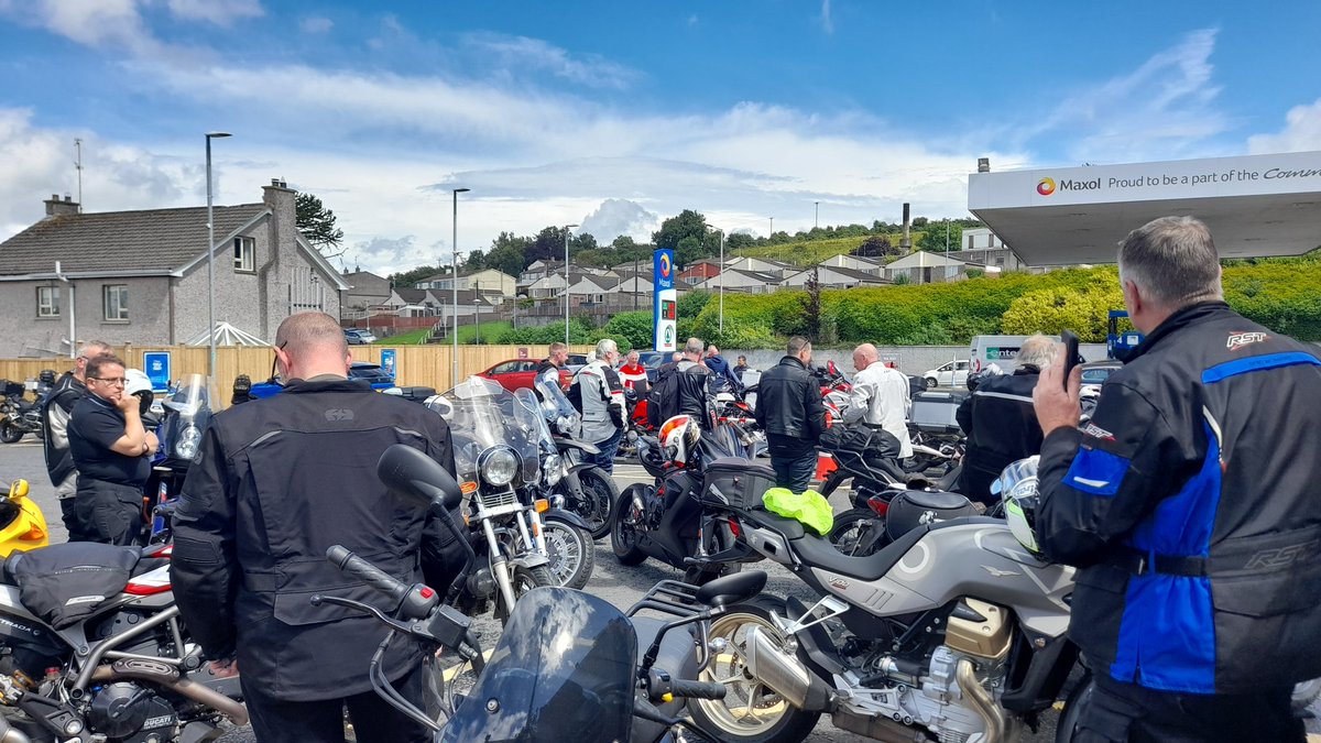 BulldogBDX's tweet photo. Well we had rain and shine for the first all Ireland Italian motorcycle meet in #CountyFermanagh today but the big news was for a change the #NIGuzzis #ROIGuzzis totally outnumbered all the other marques 😁😁😁 https://t.co/Li25hC9hTr