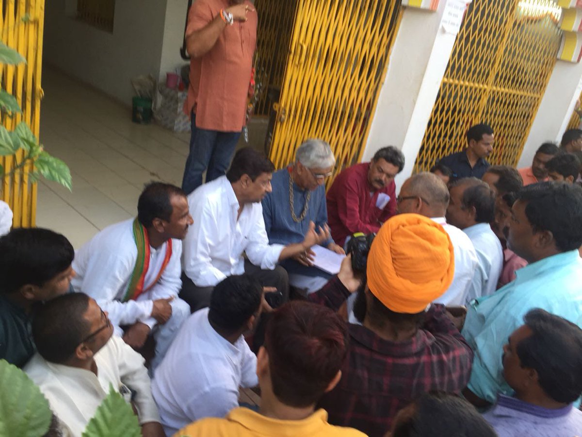 vickykwd's tweet photo. आप जब 2018 चुनाव के पहले पंडरिया आये थे, उस समयआप कारखाना मेंरुके थे, उस समय आप यह के कर्मचारियों सेमिले थे, और सबको आस्वासन दिए थे लेकिन अभी तक कुछ भी नहीं हो पाया है, आज 6th पे वालो को 212% मिलना चालू हो गया, और हमे 125% मिल रहा है। @bhupeshbaghel @ChhattisgarhCMO @TS_SinghDeo https://t.co/inWBprQEfT
