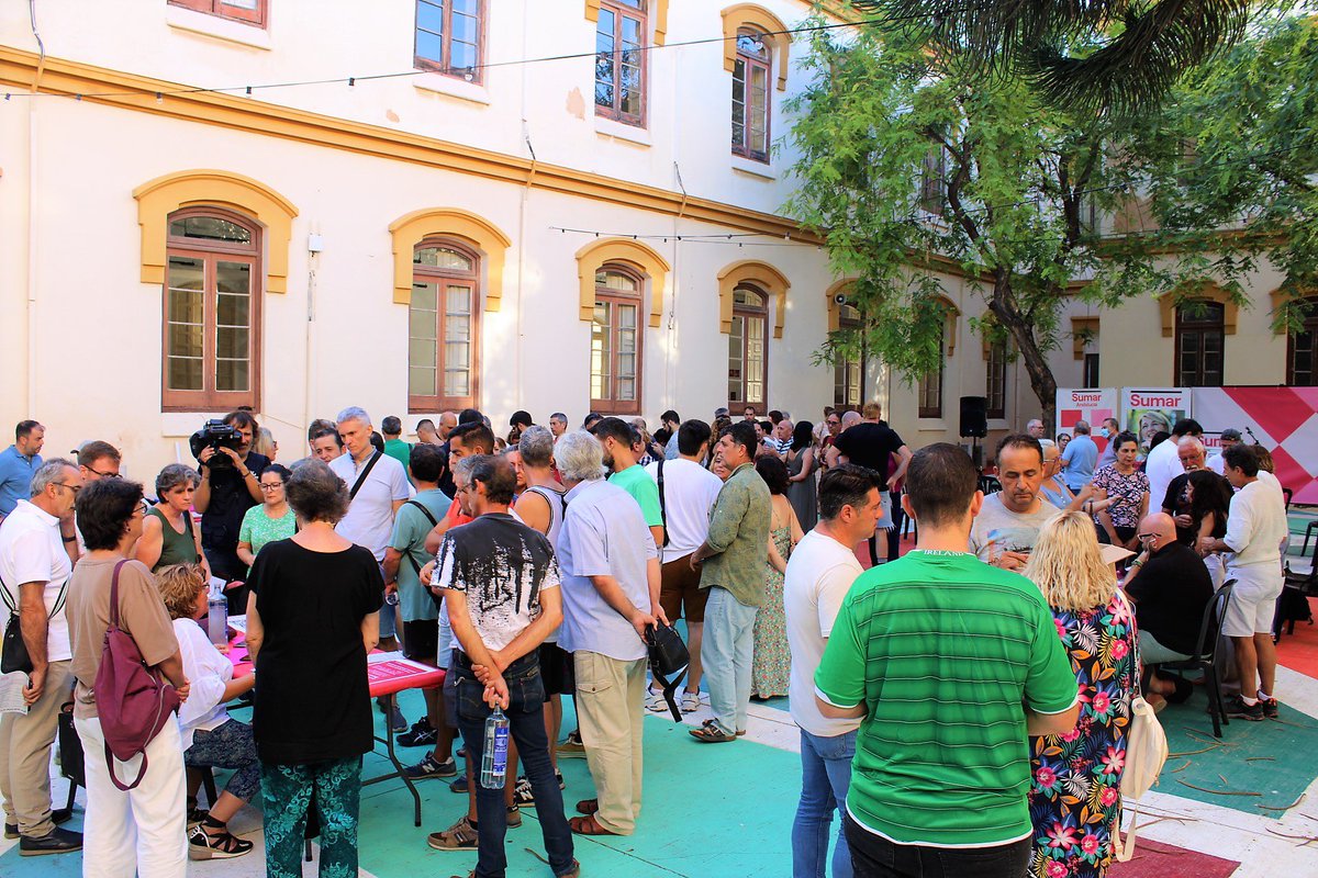 IURinconV's tweet photo. ➕ Sumar crece y la ciudadanía acoge este proyecto como propio, lo pudimos comprobar ayer en el encuentro con personas voluntarias, inscritas y candidatas. Estamos orgullosas de que nuestra coordinadora Rocío Calderón forme parte de esta candidatura tan ilusionante 🩷✊ #EsPorTi https://t.co/BWzo6Km8VA