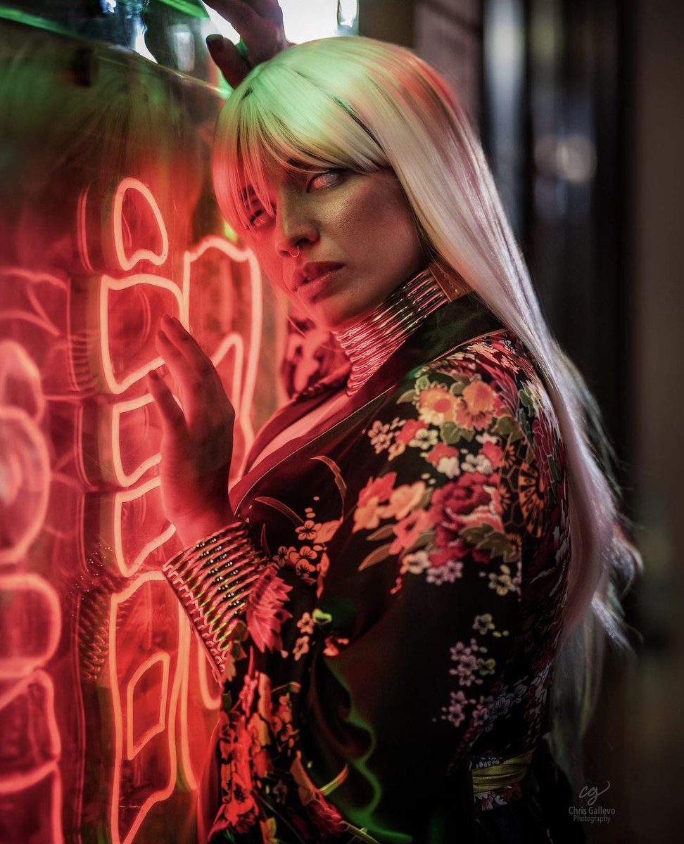 Spent the day in Chinatown Chicago taking some amazing pictures of my original Storm with <a href="/chrisgallevo/">Chris Gallevo</a> and few other incredible photographers. Definitely freaked a few people out when they made eye contact with me 🪭⚡️
#Marvel #Xmen #Storm #Chinatown #cosplayergirl