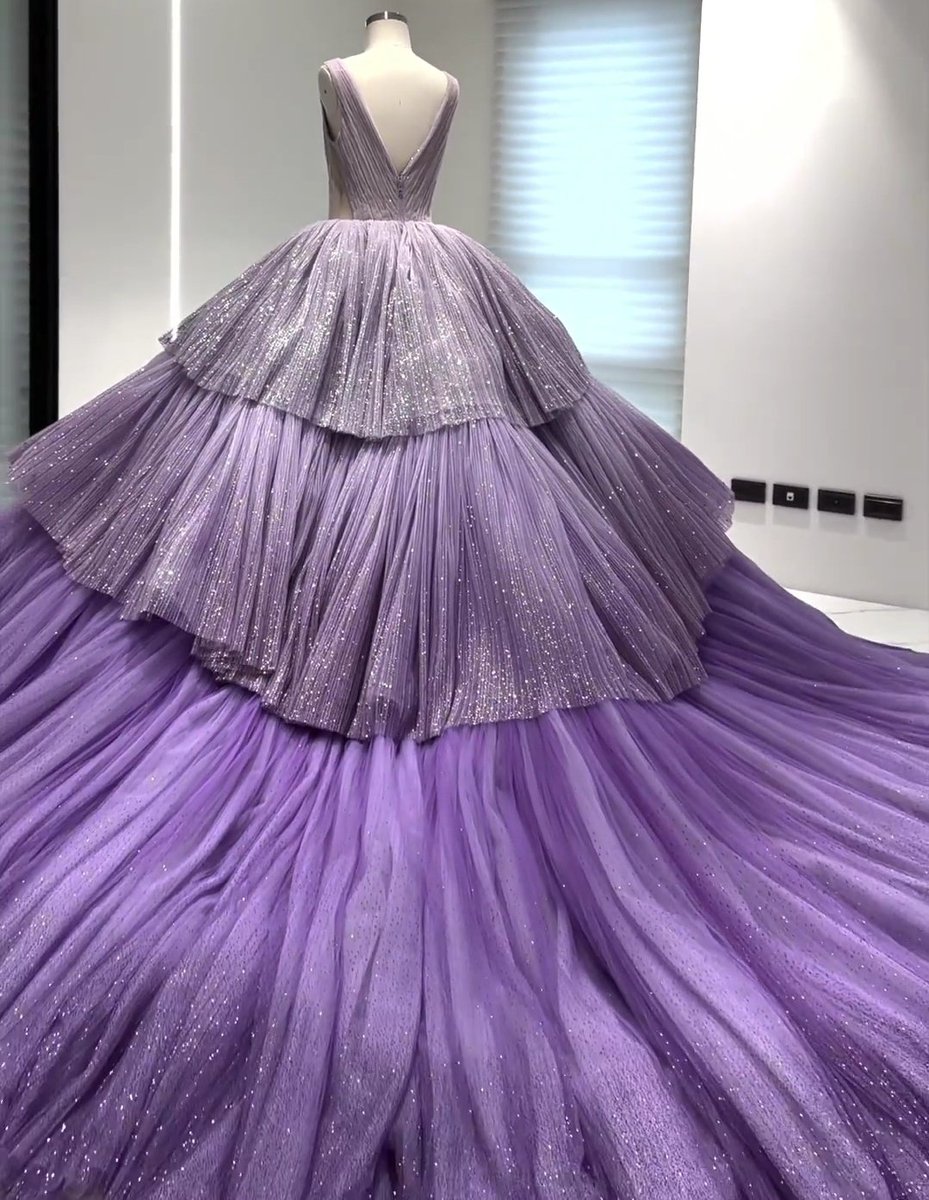 Confira outras imagens do vestido usado por Taylor Swift no ato do "Speak Now (Taylor's Version)". 💜