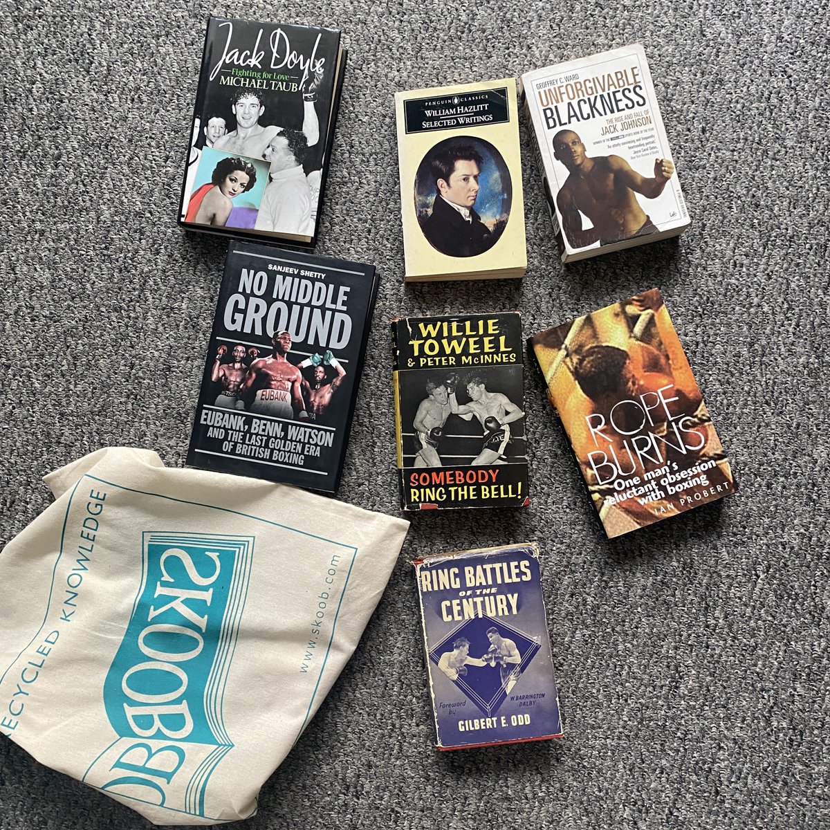 Great trip to @SkoobBooks my favourite London secondhand book shop.

I was asked at the till 'do you collect boxing books?' my reply - 'I think it's now undeniable that I do'

writersonboxing.com/2023/07/09/jul…