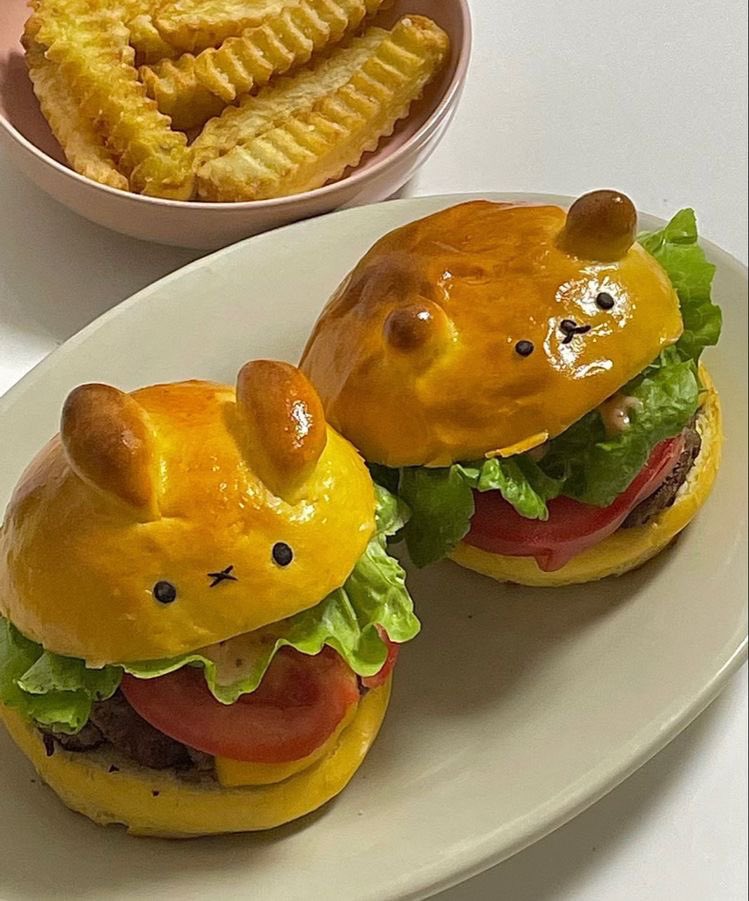 SoftnessDaily's tweet photo. bunny and teddy bear burgers 🎀 https://t.co/Txyhi84ojs