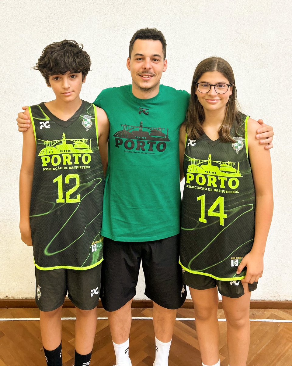 uaaaroso's tweet photo. 🏀🟢Os nossos atletas Afonso Abreu, Guilherme Almeida e Leonor Gouveia e o nosso treinador Diogo Loureiro regressam ao Porto após participação na XI Festa de Minibasquete!🇵🇹

🤩Parabéns por todo o trabalho e dedicação!

Um orgulho!💪🏻 https://t.co/mJ8sNtDJI1