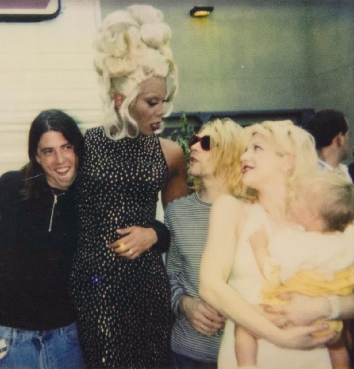 RT @bananafshbones: dave grohl, rupaul, kurt cobain, and courtney love https://t.co/QrJpKw657I