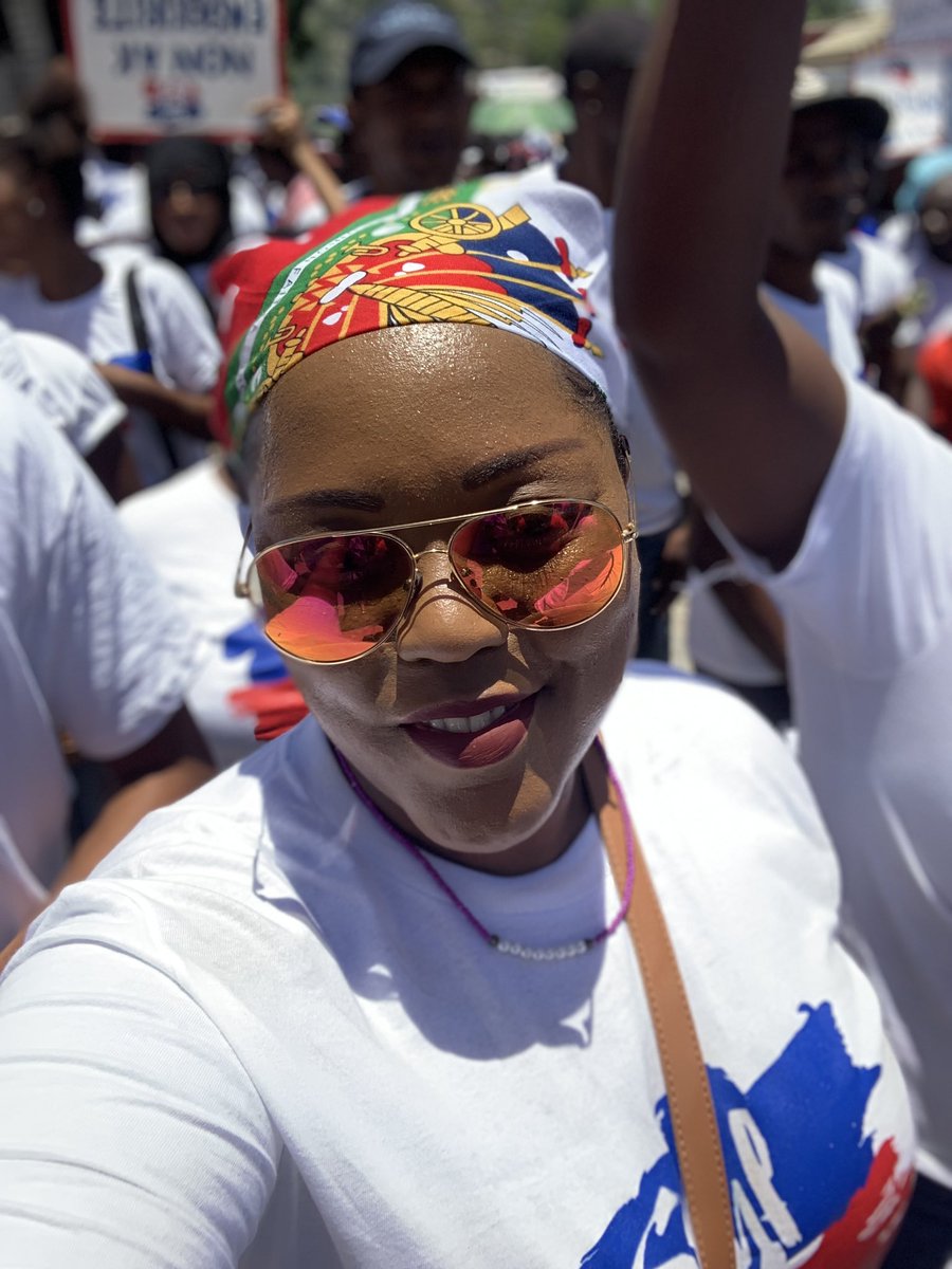 Barbaracassa's tweet photo. Marching for Haiti 🇭🇹 
#soufpouayiti
#leglizkanpe https://t.co/sjW9bRVKN8