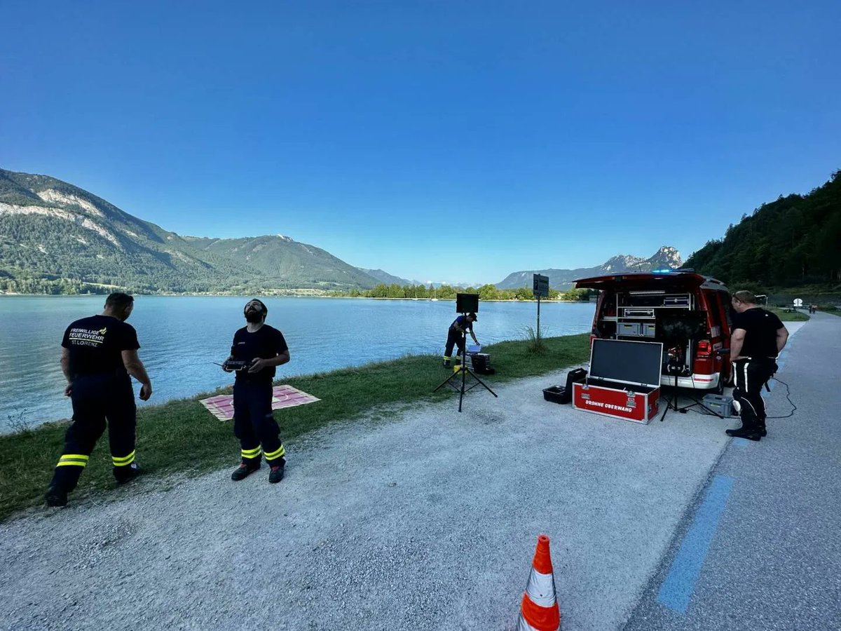 AFK Mondsee: Bergrettung und Feuerwehrdrohnen retten Wanderer
Bericht und Fotos: bit.ly/46y3AI6
© AFKDO Mondsee, C. Stoxreiter