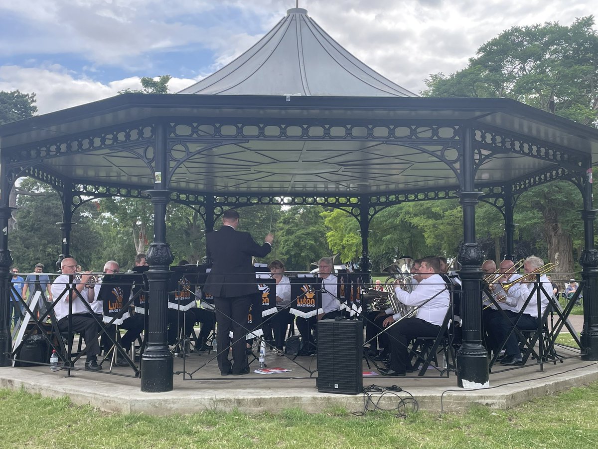 paulkhammond's tweet photo. Great to have the Luton Brass Band and the Emerald Pipe Band on the Wardown Park Bandstand this afternoon as part of our summer season of concerts. @lutoncouncil @JaneMalcolmLTN @SineadMcNamara3 https://t.co/DYpoNvRRMS
