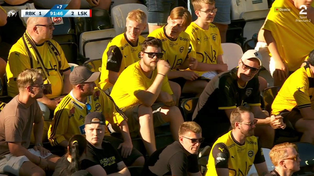 Men fra spøk til alvor:

Akor Adams har akkurat gitt LSK ledelsen 2-1 på overtid på Lerkendal, etter en straffe tildelt LSK etter VAR-sjekk. Og dette er status i borteseksjonen.

Her virker man oppriktig talt litt vemodig. Så, dette VAR-hatet burde man ta på rammeste alvor.