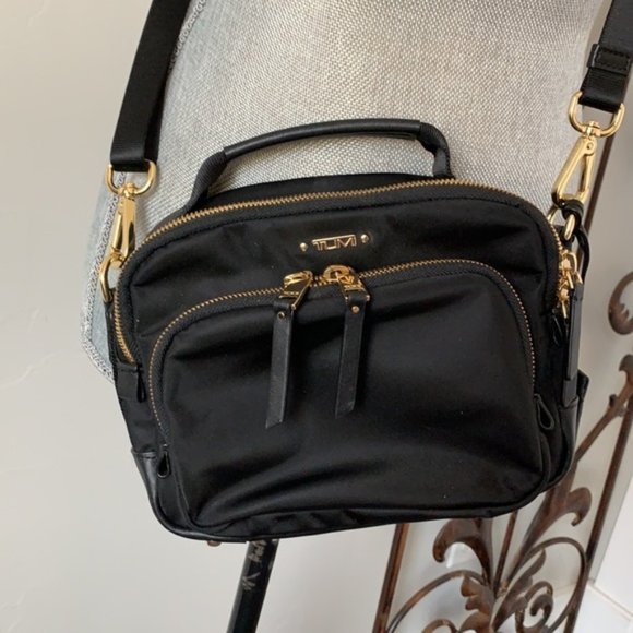Fancylike21's tweet photo. So good I had to share! Check out all the items I'm loving on @Poshmarkapp from @huskerposh #poshmark #fashion #style #shopmycloset #tumi #zyia #rei: https://t.co/15ZqbzD8Ze https://t.co/arqMjAv2Oa