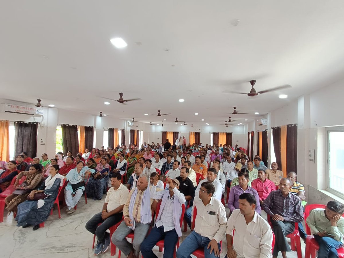 9 जुलाई 23 नैमिषारण्य तपोस्थली सीतापुर जनपद में शिक्षक/शिक्षामित्र उत्थान समिति  उ.प्र. के तत्वाधान में पंजाबी गेस्ट हाउस पर, टेट उत्तीर्ण शिक्षामित्रों ने"शिक्षामित्र एवं सरकार" विषय पर गहन मंथन सहित विस्तृत चर्चा उपरांत आगामी भविष्य हेतु कठोर निर्णय लेने की प्रतिबद्धता जताई गई।