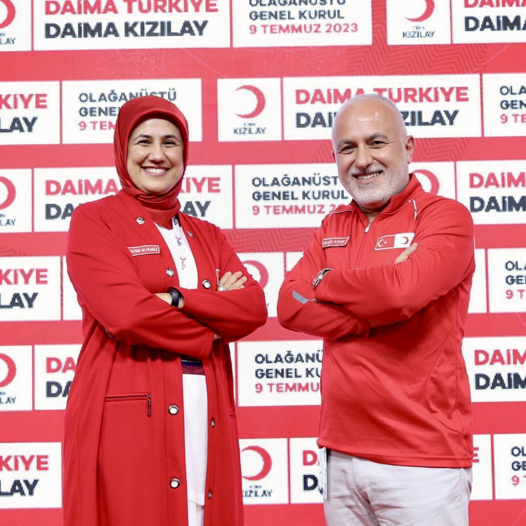 Genç Kızılay (@genckizilay) on Twitter photo Yedi yıl boyunca biz gençlere yol açan, yol gösteren ve desteğini hiçbir zaman esirgemeyen efsane Genel Başkanımız Sn. Dr. Kerem Kınık’a emekleri için teşekkür ediyoruz
<a href="/Kizilay/">Türk Kızılay</a>’ımızın Genel Başkanlığına seçilen Sn. Prof. Dr. Fatma Meriç Yılmaz başkanımıza da başarılar diliyoruz Yedi yıl boyunca biz gençlere yol açan, yol gösteren ve desteğini hiçbir zaman esirgemeyen efsane Genel Başkanımız Sn. Dr. Kerem Kınık’a emekleri için teşekkür ediyoruz
<a href="/Kizilay/">Türk Kızılay</a>’ımızın Genel Başkanlığına seçilen Sn. Prof. Dr. Fatma Meriç Yılmaz başkanımıza da başarılar diliyoruz