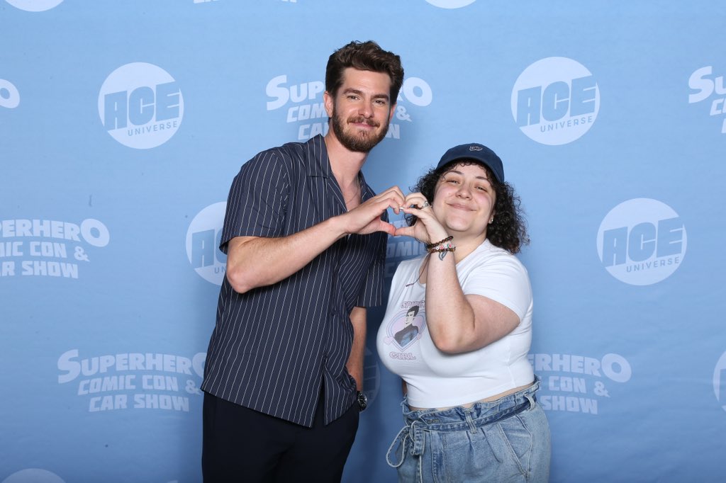 🪐chandler bing (girl version)🪐 tweet media