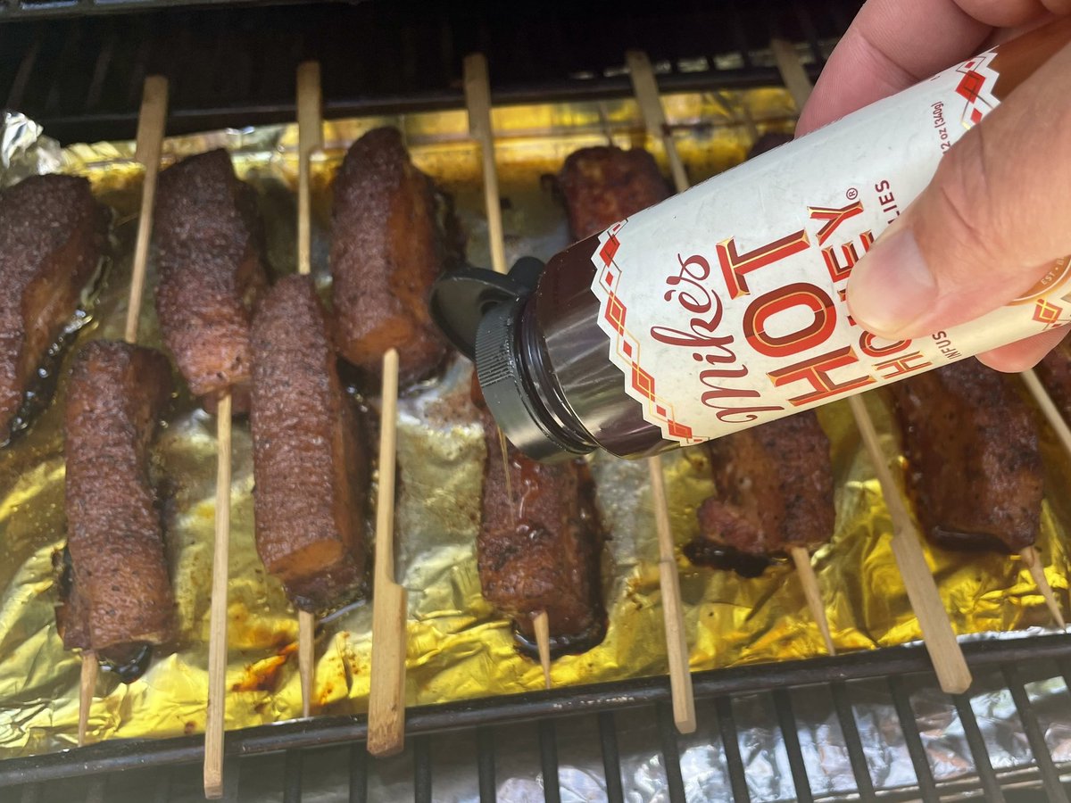kraigkrempa's tweet image. Smoked pork belly lollipops. Gonna go ahead and call these a success 🤌🏼✨ #porkbelly #bbq #Foodie #foodporn #foodphotography