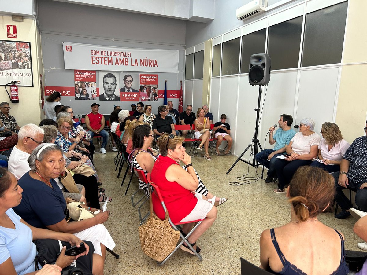PSCLH's tweet photo. El proper #23J es decideix si caminem endavant o fem marxa enrere. Espanya continuarà avançant de la mà de @sanchezcastejon

Fem territori amb els candidats i candidates de #LHospitalet, avui a l’agrupació nord explicant el projecte socialista!
#EspañaAvanza
#VotaPSC https://t.co/3ud1m7YiX8