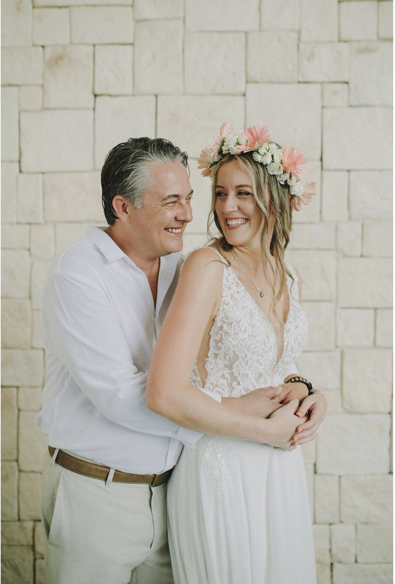 utt_oh's tweet image. Well, she went from a Ms. To a MRS!! #teachersummer #MsToMrs #cancunwedding