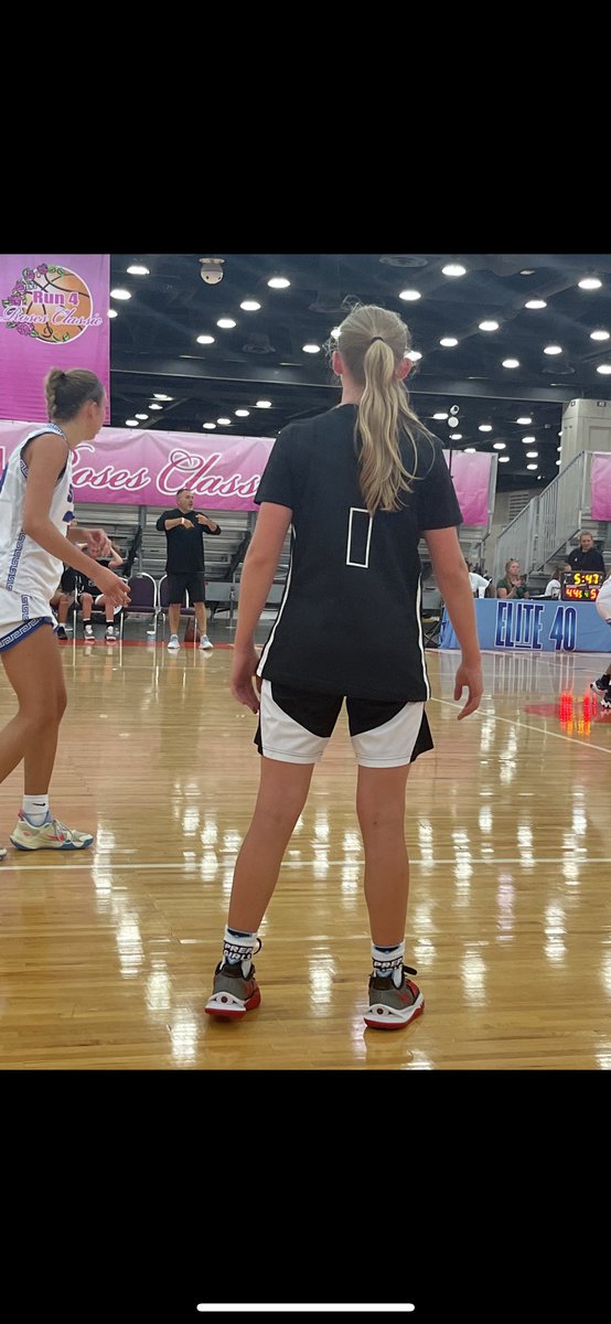 MeganMosby07's tweet photo. Had a great time playing in the Run For The Roses Classic over the past few days! @otp_hoops #Run4Roses https://t.co/eDOFU0Pg0O