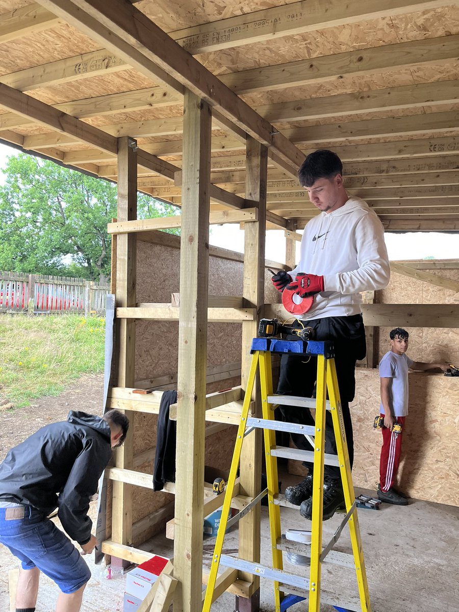 CATCHLeeds's tweet photo. Another weekend at @carr_manor with pupils and young volunteers to continue building a barn for goats 🐐🐐 joined by Andy from #EdenDevelopments. The rain didn’t stop us! This is a great opportunity for us to get out into the community whilst teaching young people skills. https://t.co/hVN5tPnB90