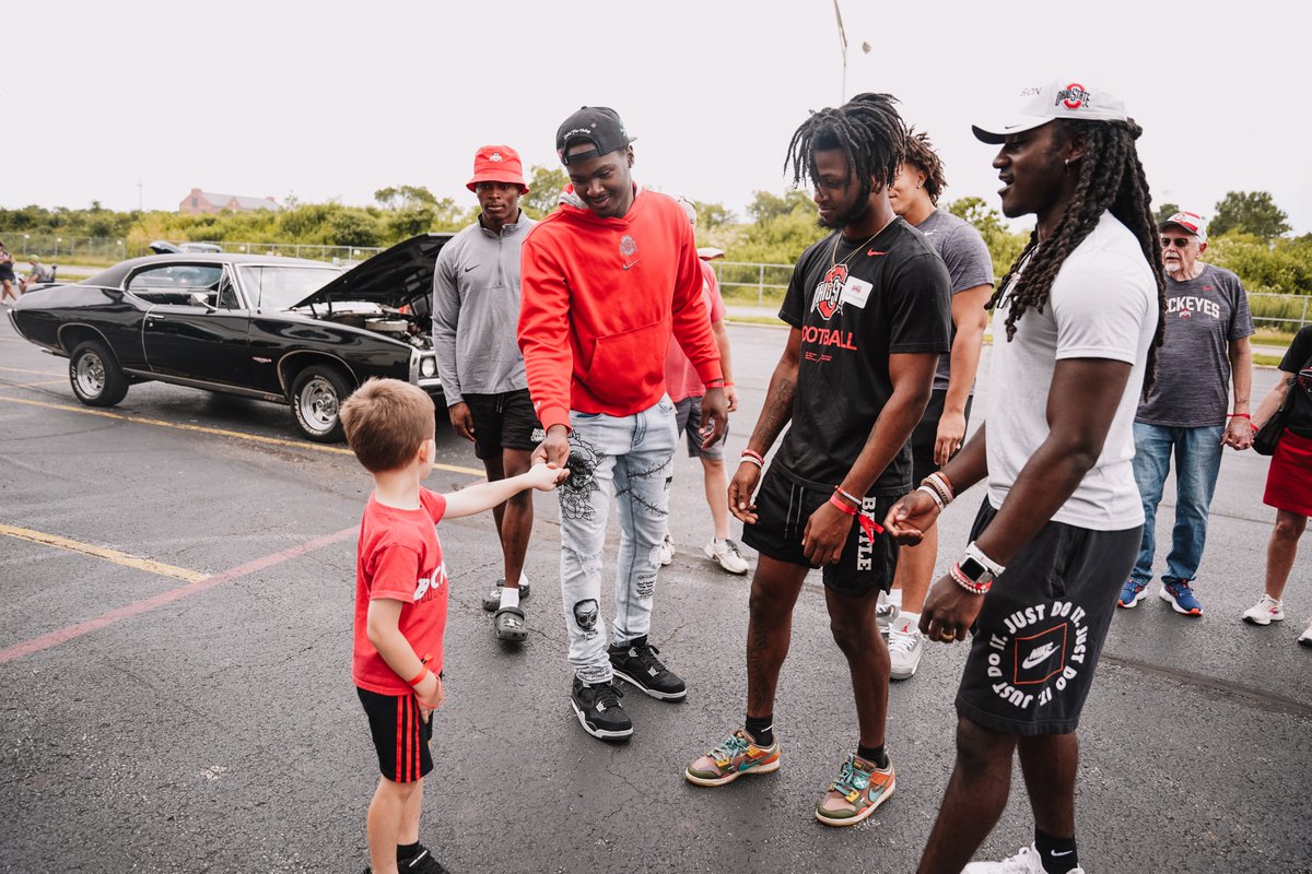 A group of Team Cohesion student-athletes spent their Saturday outside Ohio Stadium helping fundraising efforts for Buckeye Cruise for Cancer at the Third Annual Buckeye Cruzin’ Car Show. Tap the link in our bio to read more! #ALLinOSU