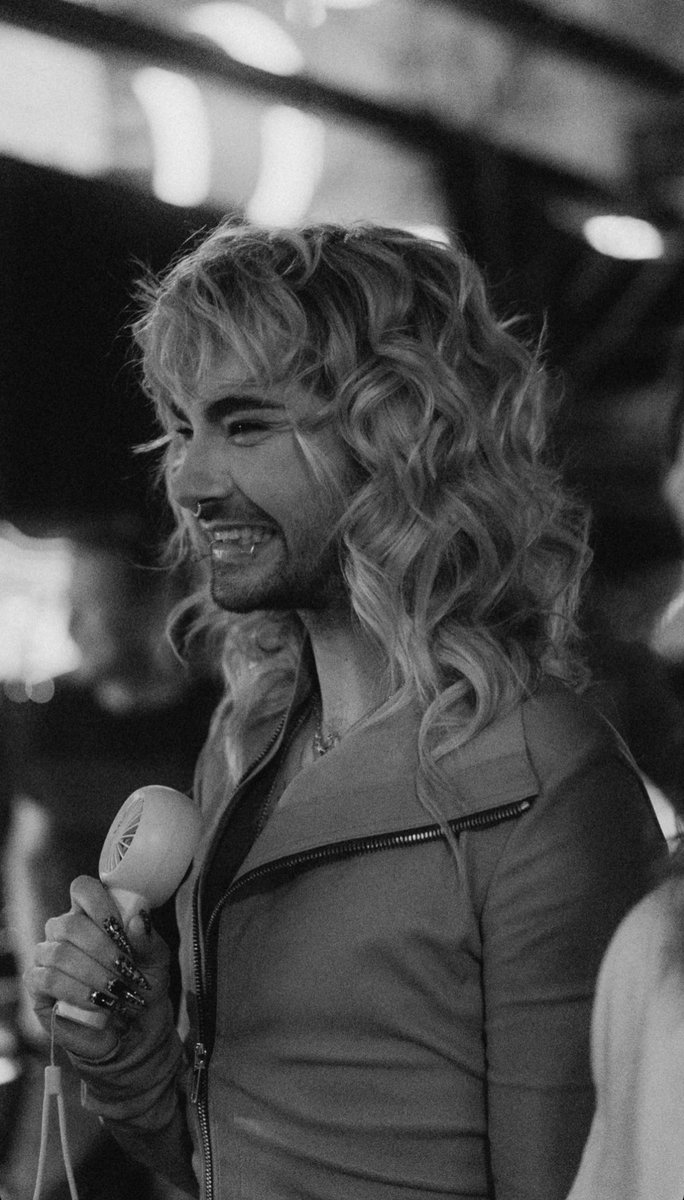 i4tlqvr_'s tweet image. no puedo más 
nopuedo más, amo demasiado a Bill, amo todo de el, su sonrisa, su pelo, sus manos, TODOOO, mi amor por el es muy grande y no c q haría sin el, dependo emocionalmente de Bill gente