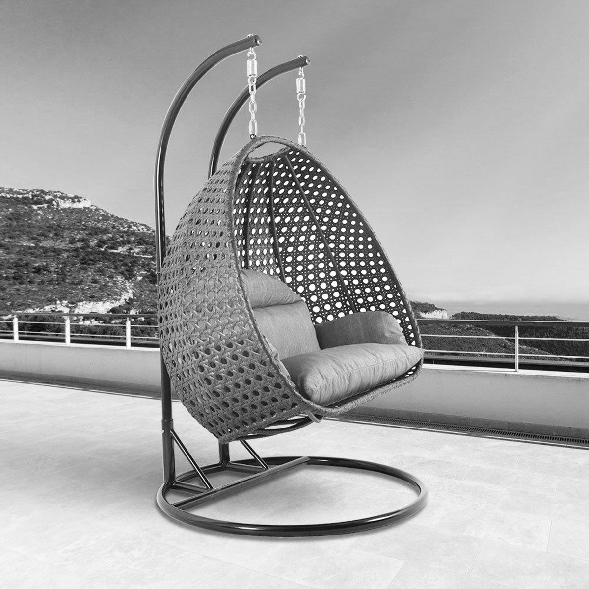 Take rest on the cozy side this #sunday with your own wicker hanging chair ✌️☀️ #outdoors