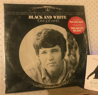 caseyflip's tweet image. TCCDM Pulls One Out..."Black And White" - Tony Joe White (1969)   at The College Crowd Digs Me
bit.ly/3PPemns
#TonyJoeWhite #swamprock #countrysoul #nowspinning #vinylfinds #vinylcommunity #tccdm