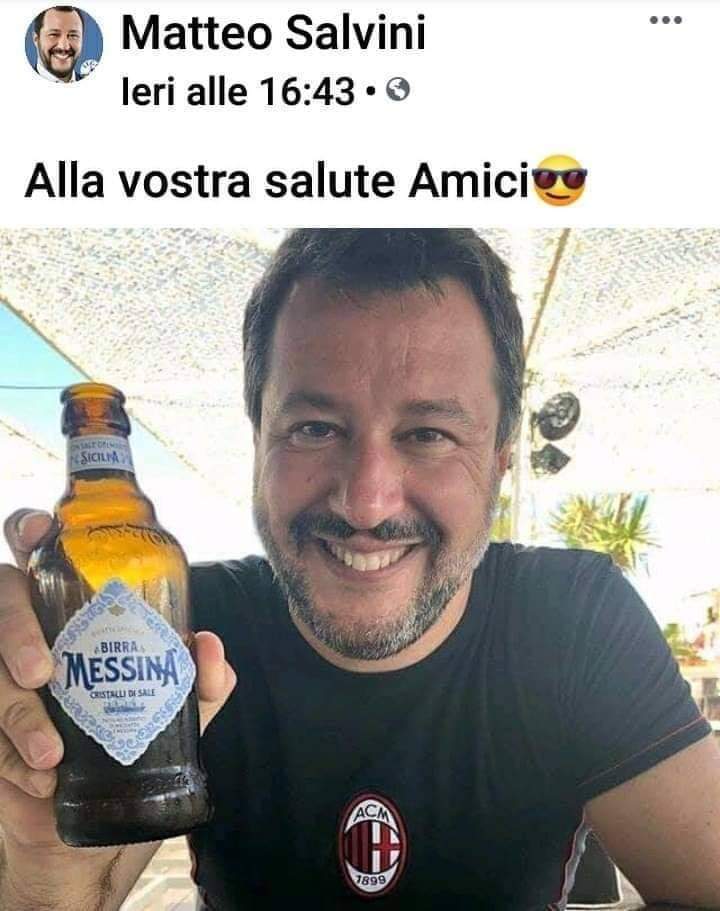 Faccio notare che la birra che ha in mano, la birra Messina Cristalli di Sale, è di proprietà di una nota multinazionale olandese, che di nome fa Heineken, responsabile della chiusura dello storico stabilimento della Birra Messina classica.
#SalviniPagliaccio