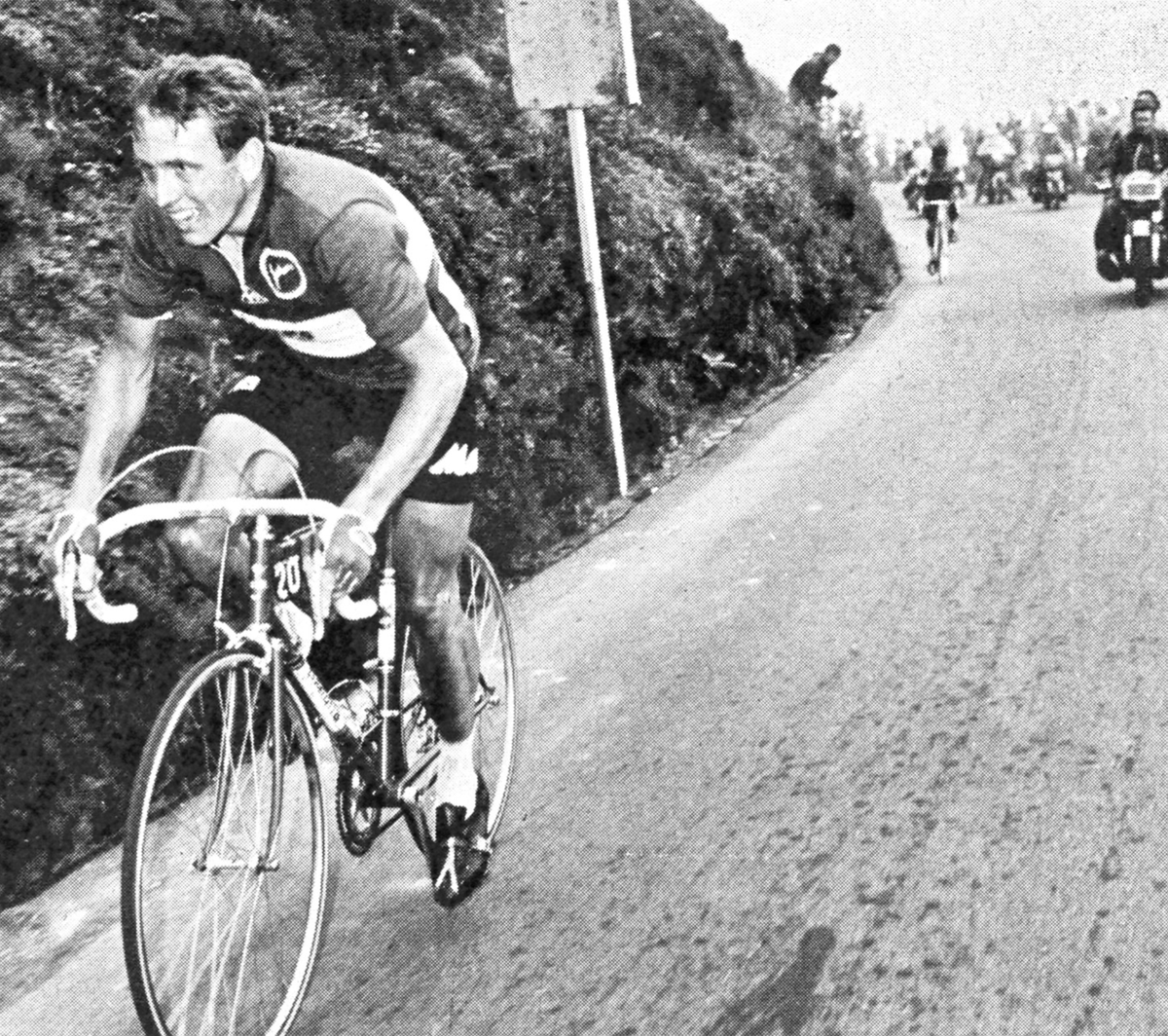 team_zoetemelk's tweet photo. Envolée de Joop Zoetemelk dans le #PuyDeDôme, #TDF71.
Joop lâche Agostinho (et Merckx, encore plus loin).
Il finira sur les talons d'Ocana, 1er de l'étape
#JoopZoetemelk https://t.co/AOYA3sWgwt