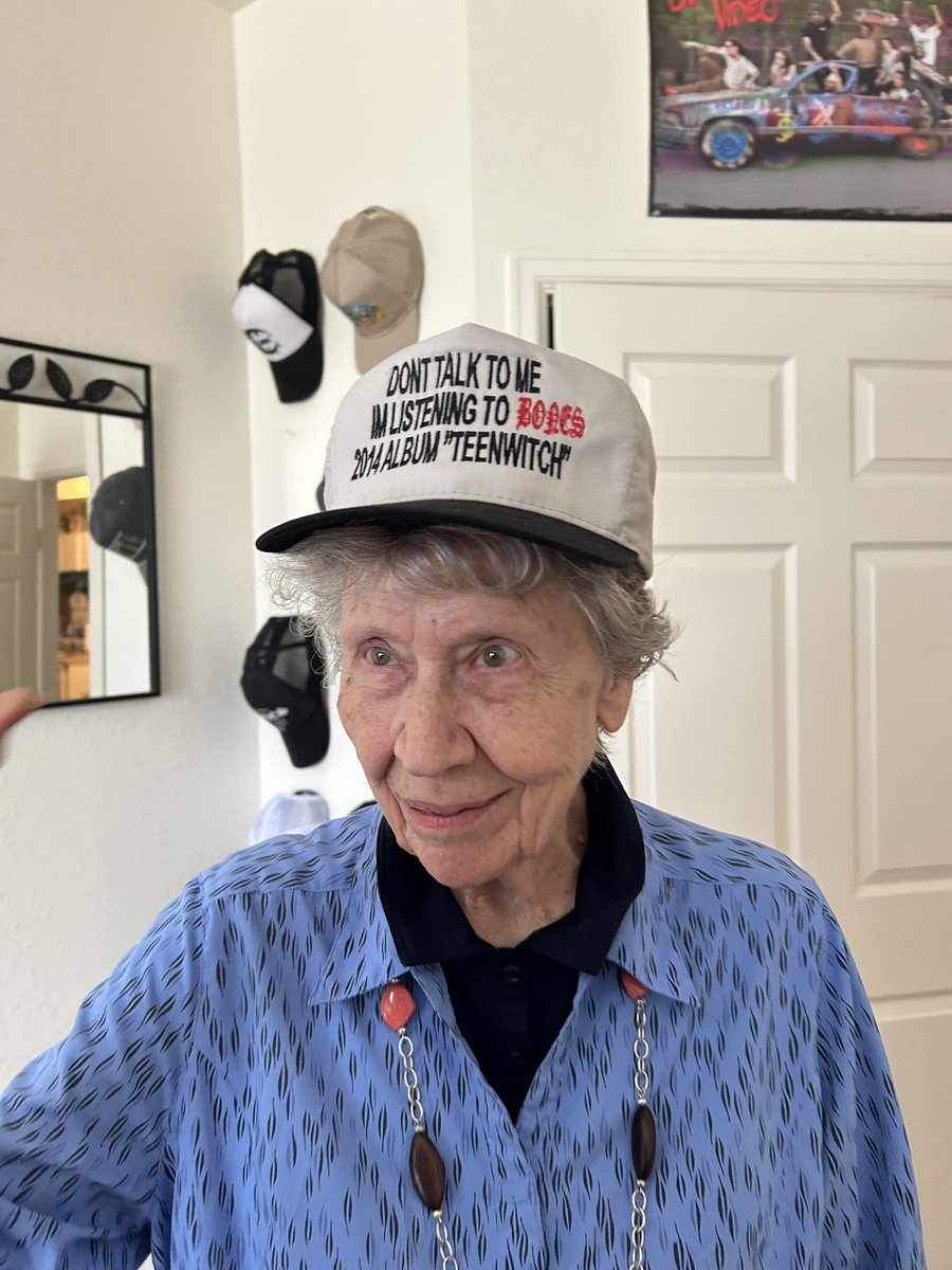 333vampireluv's tweet photo. @TeamSESH @elliottoconnor grandma approves https://t.co/ZJHjegGcpe