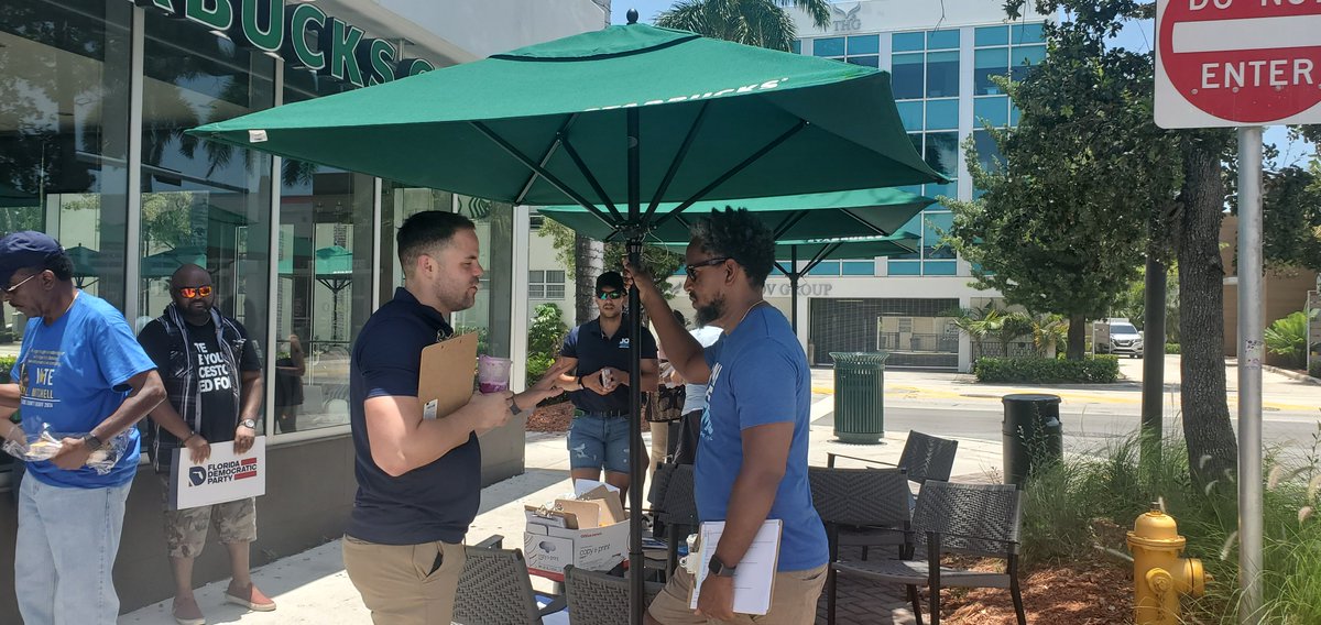 ItsChrisByrnes's tweet photo. It's day 3 of @FlaDems #LeadBlue2023. Are we relaxing by the pool? Hell, no! We're knocking doors in Miami Beach with @NikkiFried @MiamiDadeDems @MBDemocrats to talk with voters about the important ballot initiatives and why Vote-by-Mail is like free insurance for their vote. https://t.co/ohFymnbQkO