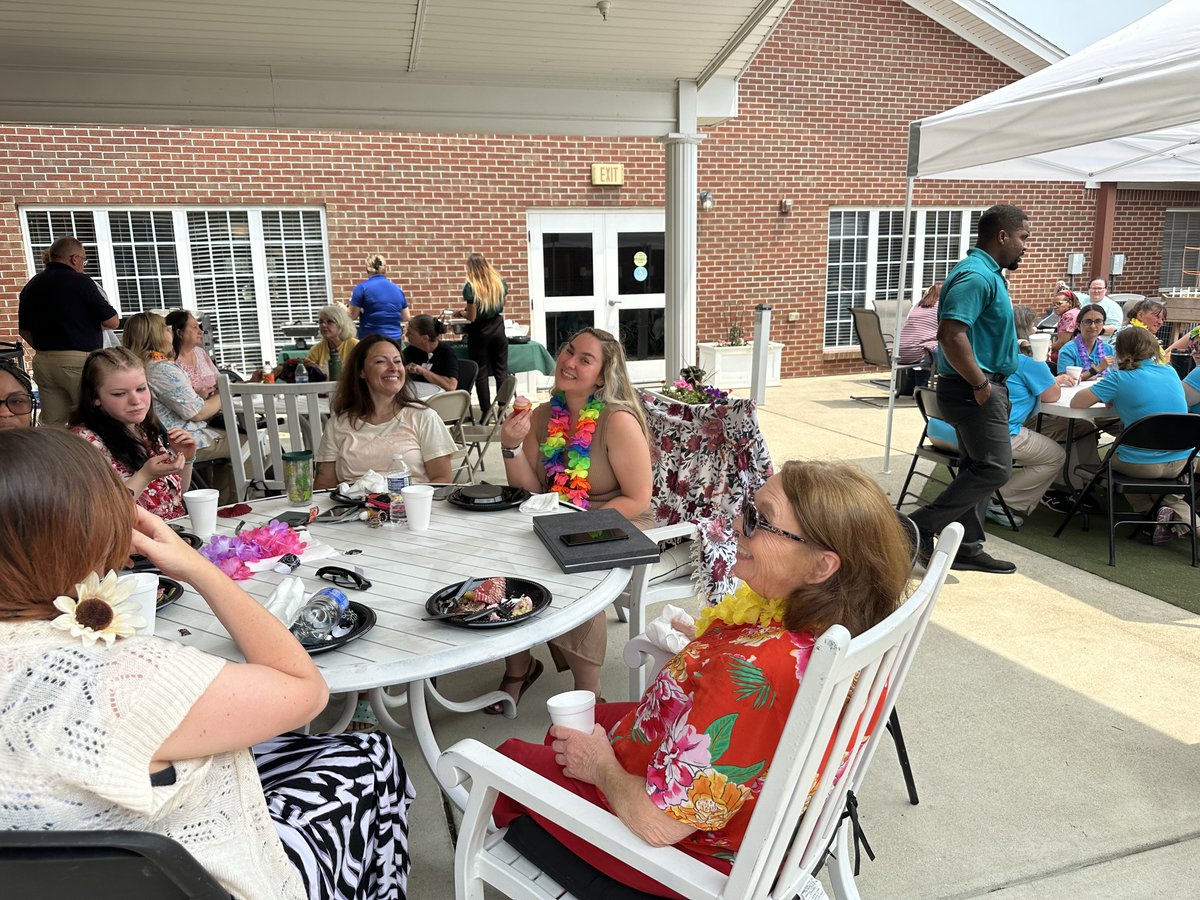 SpringhurstHC's tweet image. Our employees recently enjoyed their Census BBQ that was prepared by our Home Office Team. 
It truly was an enjoyable afternoon celebrating who we are and what we do at Springhurst to help our residents live life to the fullest. 
#TeamTrilogy
