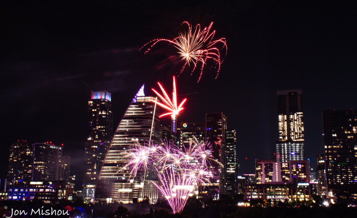 jonmishou's tweet photo. 4th of July celebrations in Austin, Tx!!! #4thofJuly2023 #fireworks #austin #texas #photograghy https://t.co/AsDfNp46if