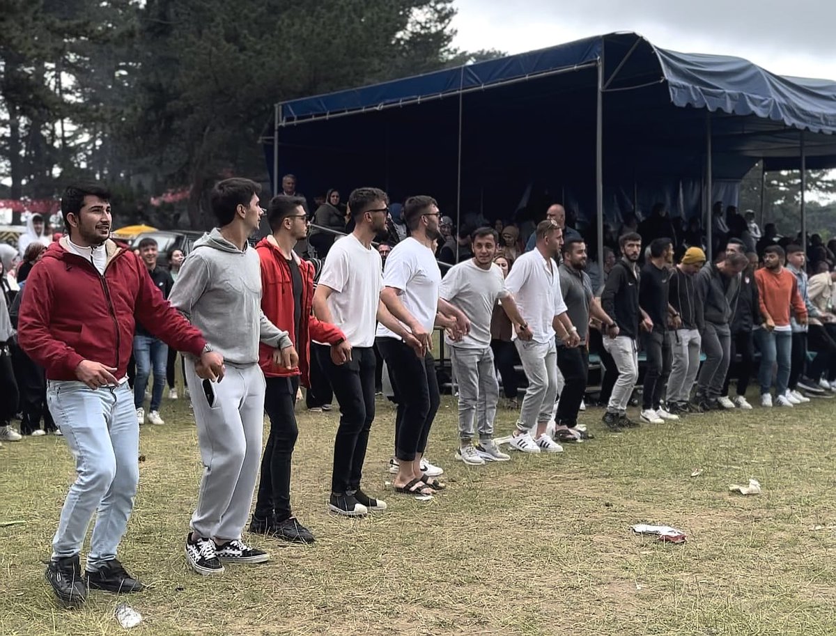davutgurkan's tweet photo. Bugün Giresunlu hemşehrilerimiz ile bir araya geldik. 

Bursa Giresun Federasyonu'nun Kocayayla' da düzenlenediği 26. Otçu Göçü Yayla Şenliğine katkı sağlayan, bizleri misafir eden tüm hemşehrilerimize gönülden teşekkür ediyorum. 

Gönül birliğimiz, kardeşliğimiz muhabbetimiz daim olsun.