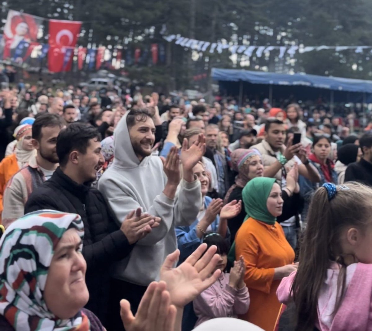 davutgurkan's tweet photo. Bugün Giresunlu hemşehrilerimiz ile bir araya geldik. 

Bursa Giresun Federasyonu'nun Kocayayla' da düzenlenediği 26. Otçu Göçü Yayla Şenliğine katkı sağlayan, bizleri misafir eden tüm hemşehrilerimize gönülden teşekkür ediyorum. 

Gönül birliğimiz, kardeşliğimiz muhabbetimiz daim olsun.