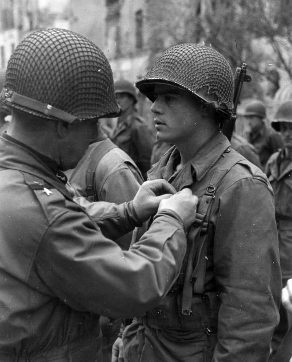 J L Historical On Twitter In May Of 1945 Major General Leland Hobbs capt-clark-gable-right-serving-with-the-eighth-u-s-army-air-force