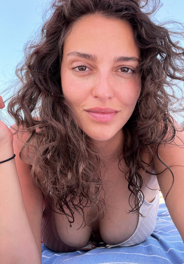 F0nU0PeagAI6srC?format=jpg&name=900x900