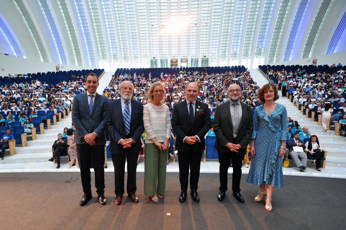 fyluniovi's tweet photo. Felicidades, graduados. Sois el orgullo de la Facultad de Filosofía y Letras (Fotografías de Juan Menéndez) @uniovi_info https://t.co/BoRwVzQFx7
