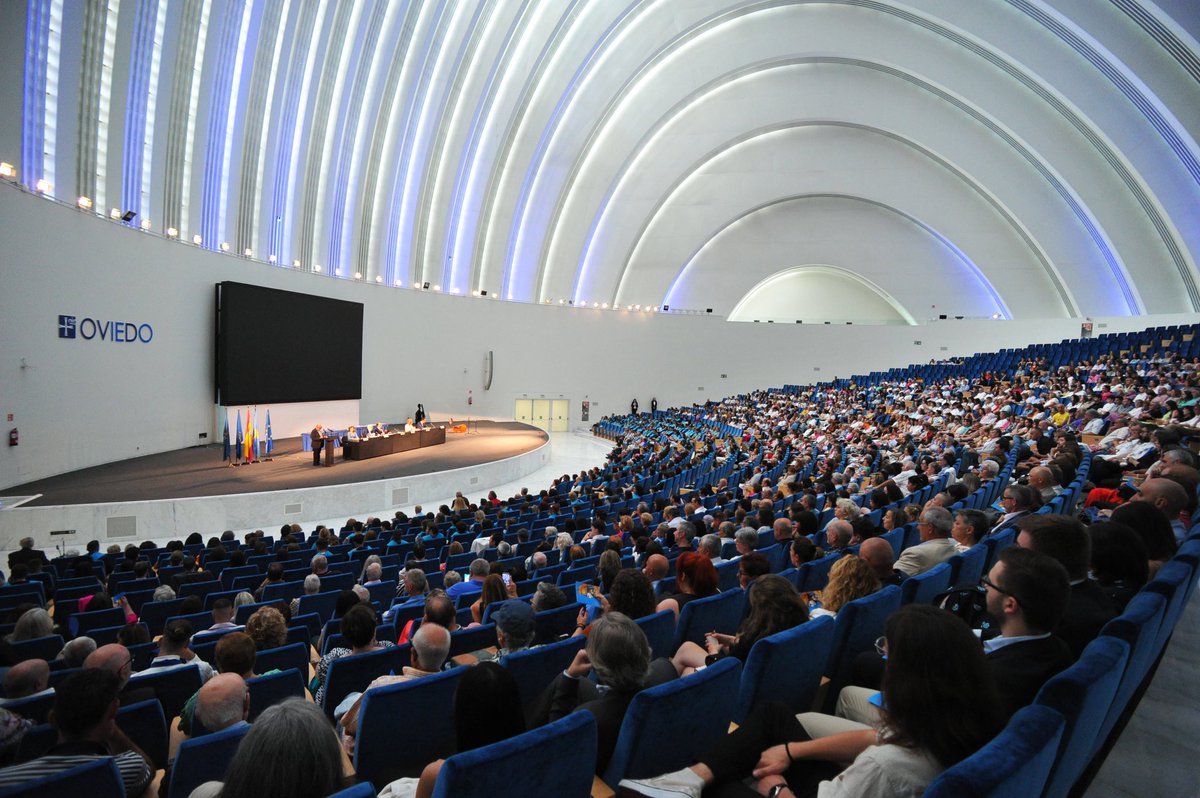 fyluniovi's tweet photo. Felicidades, graduados. Sois el orgullo de la Facultad de Filosofía y Letras (Fotografías de Juan Menéndez) @uniovi_info https://t.co/BoRwVzQFx7