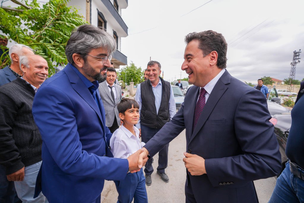 KaracaSeyit's tweet photo. Genel Başkanımız @alibabacan, İl Yönetim Kurulu Üyelerimiz ve İlçe Başkanlarımızla birlikte,  Çeltik İlçe Başkanımız Osman Tosun’un oğlu Kerim’in düğününe iştirak ettik. Gençlerimize mutluluklar dilerim. Kendilerine ve ailelerine hayırlı olsun. https://t.co/fVPVOdKNG5