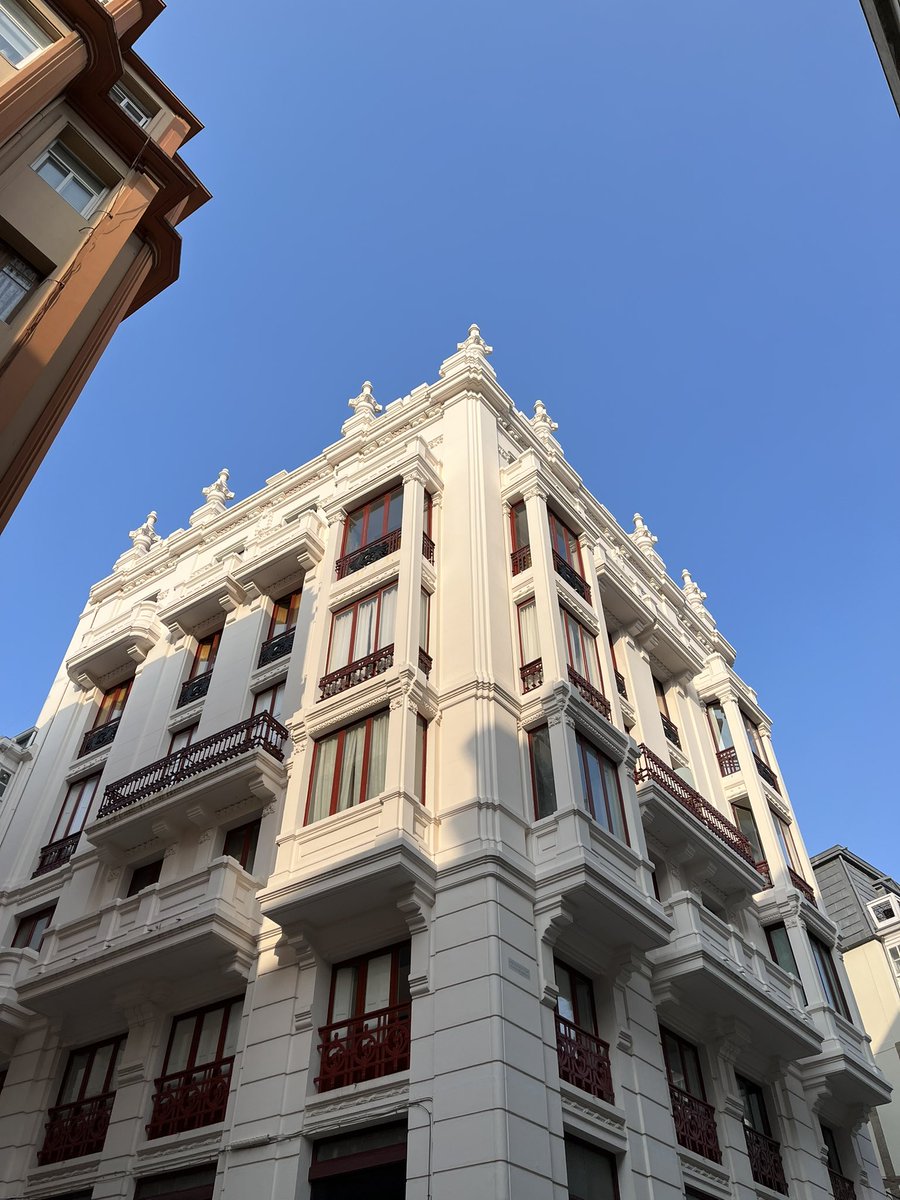 dinisss's tweet photo. Habías visto este #edificiofirmado @ariovazquez ?? https://t.co/bjCej9K11d