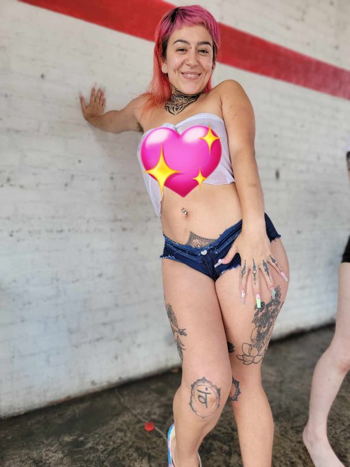 I know you wanna see em 😁 they look GOOD here. Get this to 15 RT's and I'll post them uncensored   Think<a href="/tag/newprofilepic"class="tags"><span>#newprofilepic</span></a>