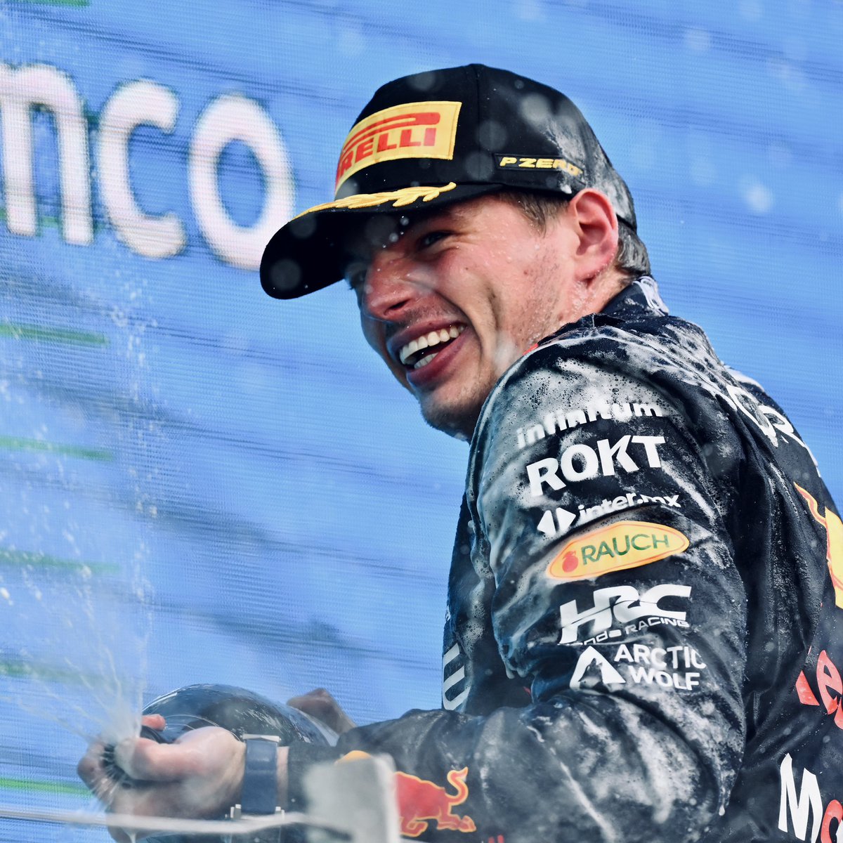 11 wins in a row for the team, what an amazing achievement <a href="/redbullracing/">Oracle Red Bull Racing</a> 🚀 This is an extraordinary job by everyone 👏 #KeepPushing 

Thank you Silverstone 🇬🇧 #BritishGP