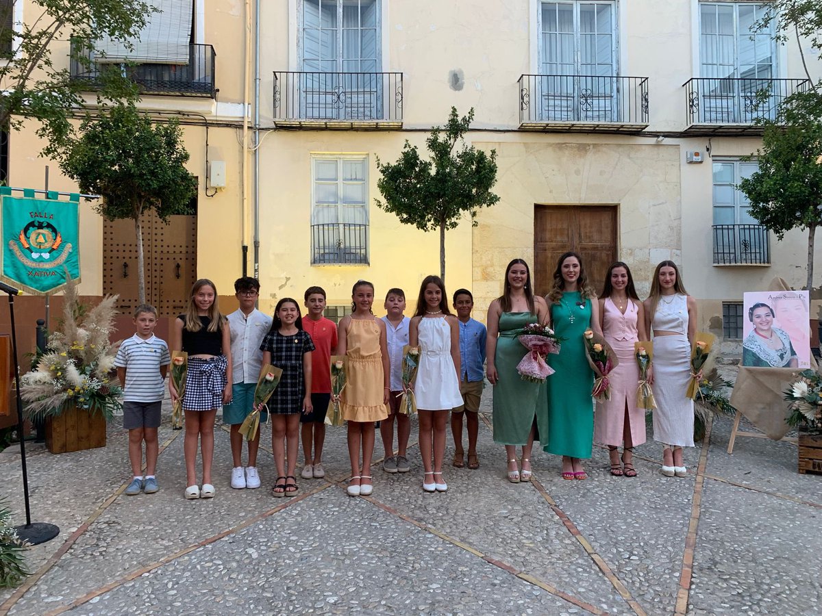 JLFXATIVA's tweet photo. 🔥Seguim amb els nomenaments dels i les representants de les diverses comissions de la nostra ciutat.
❤️‍🔥Les Falleres Majors de Xâtiva Patricia i Vera, les
seues Corts d'Honor i acompanyants acudiren al nomenament dels representants de la comissió
Benlloch-Alexandre VI. https://t.co/xkTGhQvl9V