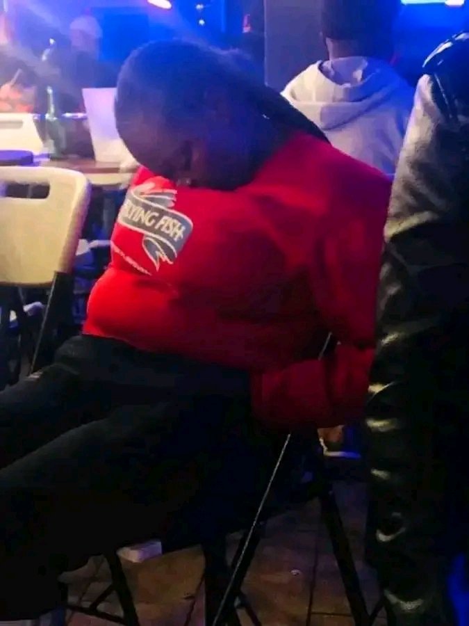 rough_d_sa's tweet photo. Flying Fish 🐋Is Tired Of Flying 🤣🙆‍♂️ https://t.co/jDGeCvCwwr